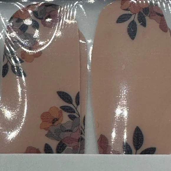 Color Street FLORAL OBLIGATION FDC292 peel and stick easy to apply polish strips - Picture 5 of 10